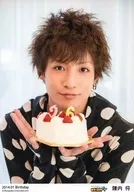 D2 / Jinnai Sho / Bust Up / Costume Black / White / Cake on Both Hands / 「 2014.01 Birthday 」 / WE SHOP Limited Bromide