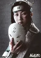 Imamura Miho (branco) / Busto para cima, mão direita, máscara de mão direita, imagem de caráter, logotipo de desempenho no exterior / Live Spectcle "NARUTO - Uzumaki Naruto" World Tour (Live Spectcle NARUTO - Fireshadow Ninja) Brometo