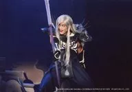 穀口賢志(明智光秀)/現場照片·橫型·膝上·服裝黑·白·右武器·視線左·生寫真/斬劇