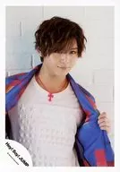 Hey! Say! JUMP / Ryosuke Yamada / Upper body / Jacket for both hands blue red / Inner white / Necklace pink / Face facing right / Background white / Brick / Official Official photo