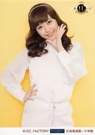 モーニング娘。’16/小田さくら/上半身・背景黄色/演劇女子部「続・11人いる!東の地平・西の永遠」L判生写真A