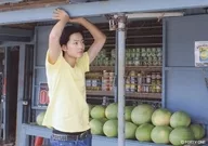 Ryo Ryusei / Horizontal / Above the Knee / Costume Yellow Blue / Denim / Both Hands Lifted / Eye Right / Official Official photo