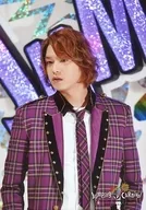 Hey! Say JUMP / Yuya Takagi / Upper body, costume purple, check pattern, black, white, face left / "Hey! Say! JUMP COUNTDOWN LIVE 2015-2016 JUMPING Carnival Count Down" original photo