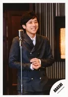 Arashi / Kazuya Ninomiya / Above-the-knee ・ Costume black ・ Gray ・ Double layered ・ Stand Mike ・ Smile / 『 I'll be there 』 PV & Jacque Photo / Official Official photo