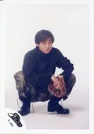 SMAP/中居正广/全身·蹲姿·服装黑·迷彩·右手棒球·左手手套·视线右·背景白/正式生写真