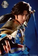 吉冈佑(司马昭)/上半身·身体向右·右手臂·左手持武器·姿势·背景蓝色·角色生写真/舞台「真·三國無双」L判明信片SET