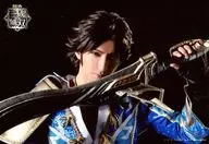 吉岡佑(司馬昭)/横型・バストアップ・左手武器持ち・背景黒・キャラクターショット/舞台「真・三國無双」L判ブロマイドセット