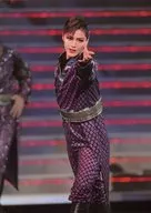 Takarazuka Revue (Yuki-gumi) / Sho Ayanagi / Live Photo / Above Knee / Black Gold and Purple Costume / Left Hand Front / 2L Size / Yuki-gumi Tokyo Performance "Rurouni Kenshin" Stage Photo
