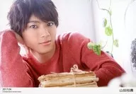 山田裕贵/横型·托胸·服装粉色·右手腕·