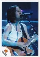 AOMORI 0817 : Kanjani Eight / Shibuya Subaru / Live Photo, Upper Body, Costume White, Right Hand Guitar, Stand Microphone / Eh! Real? Surprising! TOUR 2007