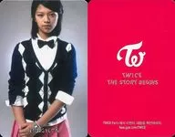 TWICE / Yoo Jeong-yeon / Upper Body / Lower Both Hands / Gray Background / Pink Card (Pink Back Side) (Childhood) / CD-"THE STORY BEGINS"Special Treka
