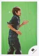 V6 / Takeshi Morita / Above-the-knee ・ Costume Dark Blue Overalls ・ Body Facing Right ・ Background green / "Can't Get Enough / ハナヒラケ" PV & Jacque Photo & Special Film Shooting Off-Shot / Official Official photo