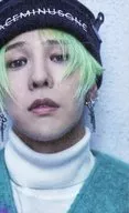 Big Bang / G-Dragon (G Dragon) / Bust up / Costume white blue / Hat black / Hair green / CD 「 MADE THE FULL ALBUM 」 Special Trecca