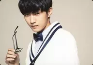 B1A4/JINYOUNG(ジニョン)/横型・バストアップ・衣装白.黒・右手眼鏡/JAPAN TOUR 2016「The Great World of B1A4」トレーディングカード