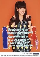 "Morning Musume" 14 / Shunsai Iikubo / Top of his knee, clothing black, green, hand hand goose, background orange, with print message / "Morning Musume" 14 55 th single "Smile No Kimi Wa Sunshine / No substitute Kimi / What's is LOVE?"