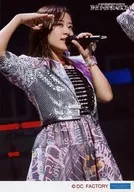 "Morning Musume" 17 / Oda Sakura / Top top & silver in English clothes / Morning Musume "17 Tour de concierto Spring ~ THE INSPIRATION! ~ papel de tamaño 80 x 100 cm en vivo de escenario en solitario Official photo