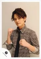 Johnnys / YumA Nakayama / Upper body / Costume black. Gray / Tie / Both hands Goo / Bent / Body facing left / Eye front / Background beige / Official Official photo