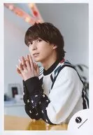 Johnnys Jr. / Daisuke Sakuma / Bust up, sitting down, costume 紺白, both elbows on the table, both hands in front of the face, body left facing / 17 Spring Johnnys Jr. "Johnnys Ginza 2017" goods shooting off-shot / official Official photo