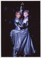 Takarazuka Revue (Hoshigumi) / Reon Yuzuki, Nene Yumesaki / Live Photo, Knee-high, Costume Silver, Two Hands, Facing Each Other, Background Black, 2L Size / Hoshigumi Grand Theater Performance' Like Black Panther',' Dear DIAMOND!' Stage Photo