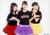Wake Up, Girls! / Set (3 pessoas) / Horizontal / Acima do joelho / Centro yamashita / Uniforme / Preto / Vermelho / Roxo / Amarelo / Colocar a mão no ombro direito / Espalhar as duas mãos / "Wake Up, Girls! x Tohoku Rakuten Golden Eagles Collaboration Night 2017" Limited Blomide