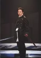 荒木宏文(土方岁三)/现场照片·全身(足见边)·身体向左·衣服黑·右刀·左鞘/「白虎～物之福白虎～」舞台照片抽赏