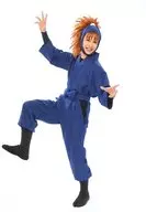 久下恭平(鉢屋三郎)/全身・衣装青・両手上げ・右足上げ・背景白・キャラクターショット/「ミュージカル 忍たま乱太郎 第8弾 再演 がんばれ五年生!技あり、術あり、初忍務!!」トレーディングブロマイド