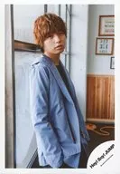 Hey! Say! JUMP / Kei Inoo / upper body / clothes blue / both hand pockets / body facing right / "Precious Girl" PV & Jacque shooting off-shot / official Official photo