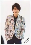 KAT-TUN/龟梨和也/上半身·服裝多彩·兩手口袋·身體正麵/17夏季龟梨音樂會專輯&商品拍攝合影/官方生寫真