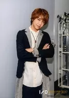 Hey! Say! JUMP/八乙女光/膝上・衣装黒グレー白・腕組み・首傾げ・背景グレー/Hey! Say! JUMP I/Oth Anniversary Tour 2017