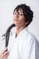 Gaku Matsuda (Ryoma Sakamoto) / Bust Up, White Costume, Wafuku, Left Facing, Right Hand Gun, Chin Up, Post Card Size / Stage "Blue Shuttle Produced 『 Dragon Compass 』, Part I : The Last Battle of the Edo Period" Official photo