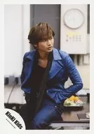 Kinki Kids / Koichi Domoto / Knee-Up / Sitting / Costume blue / Stole black and white dot pattern / Both hands pocket / Body facing left / Face facing right / Eye line facing right / Official Official photo