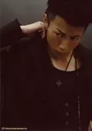 矢崎廣/上半身・衣服黑色・右手腕・視線左・背景灰色/矢崎廣生寫真ON SET