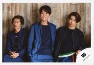 V6 / Gather (3 people) / Horizontal ・ Costume ・ Navy ・ Black ・ Center Sakamoto ・ Right Side Miyake ・ Left Side Morita ・ Morita Seated / 17 Summer Concert Brochure & Goods Shooting Off-Shot / Official Official photo