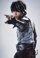 Yusuke Kashiwagi / Above-the-knee / Black costume / Left-facing / Left-hand raised / Gray background / Stage 「 TOU -JYUKAI-DEN - 」 Weekdays Only