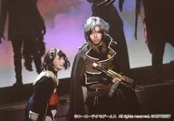 Misato Kawachi (Azusa Takatsuka) y Masaaki Nagakura (Man) / Live photo, Landscape, Knee, Clothing Brown, Black, Weapons / A Set / Stage "Haruka: Beyond the Stream of Time 6 Gento Rondo" Bromide in Drama