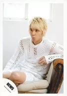 NEWS / Yuya Tegoshi / Above-the-knee ・ Costume ・ White ・ Sitting ・ Left facing ・ Sharp lips ・ Back of left hand / NEWS LIVE TOUR 2012 ~ Make a beautiful love ~ Brochure and goods shooting off-shot / Official Official photo