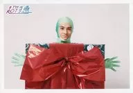 Super Express / Yusuke Fukuda / Horizontal, Upper Body, Costume Green, Tights, Box, Present, Both Hands Par, Background White / Yusuke 21 st Birth Anniversary Special Official photo Set