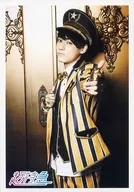 Super Express / Yusuke / Above-the-knee ・ Costume yellow black ・ Stripe ・ the left fingers holder ・ Body facing left ・ Cap / "CHRISTMAS ONEMAN LIVE FANTASY LOVE TRAIN ～ A rail that connects to your home ～" The 13th edition of Official photo