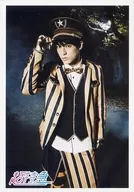 Super Express / Yusuke / Above-the-knee ・ Costume black and yellow ・ Stripe ・ Right hand cap ・ Face left / "CHRISTMAS ONEMAN LIVE FANTASY LOVE TRAIN ～ A rail that connects to your home ～" The 13th edition of Official photo