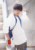 Ihi Jet / Ikari 蒼弥 / Above-knee ・ Costume white ・ Blue ・ Staircase ・ Leaning / "JOHNNYS' YOU & ME ISland" original photo