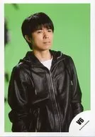 V6 / Yoshihiko INOHARA / Upper body / Costume black / Under both hands / Background green / Album "The ONES" Jacque & PV photo off-shot / Official Official photo