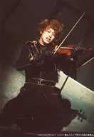 Sugie Itsuki / Live Photo / Body Body / Seating / Black figurino / Double Violin / Eye Right / Background Black / Character / Shot / Stage "Mesaya - Yukyunotoki -" Brometo Set C