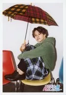 Super Express / takuya (Takuya Kusagawa) / Whole body, sitting, costume green, right-hand umbrella, left-facing / Special Official photo set takuya 23rd Birth Anniversary Ver