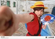 D2 / Yuki Yamada / Horizontal Type / Upper Body / Costume Red / Black / Right Hand Protruding / Left Hand Fan / Hat / 「 2014.08 」 / Official Official photo