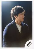 Arashi / Kazuya Ninomiya / Bust up / Costume Navy / Body Slightly Right Facing / Doors ~ Path of Courage ~ PV & Jacque Shooting Off-Shot / Official Official photo