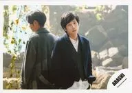 Arashi / Kazuya Ninomiya / Horizontal, Upper Body, Costume Navy, Both Hands Pocket, Back Aiba / Doors ~ Path of Courage ~ PV & Jacque Shooting Off-Shot / Official Official photo