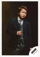 Arashi / Satoshi Ohno / Above the knees / Costume dark blue gray / Right chest / Left lower / Doors ~ Path of Courage ~ PV & Jacque Shooting Off-Shot / Official Official photo