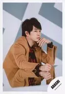 Arashi / Sho Sakurai / Bust up / Costume Brown Red Black / Right Hand Table Top / Left Hand Chin / 17-18 Winter Concert Brochure & Goods Shooting Off-Shot / Official Official photo