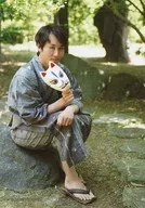 Shitsuji Opera Company / Kagawa / Whole Body / Sitting / Costume Gray / Yukata / Right Hand Mask / Body Facing Right / Shitsuji Opera Company Official Official photo