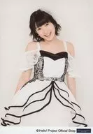 Juice=Juice / Karin Miyamoto / Kneecap / Black-and-white dress / Both hands down / Neck tilt / Official Official photo